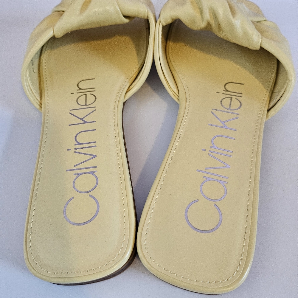 New in Box Calvin Klein Butter Yellow Mokio Knotted Flat Slide Sandals - Picture 8 of 11